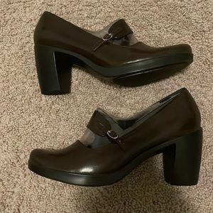 New Dansko brown Tara Nappa heels size 8.5 womens